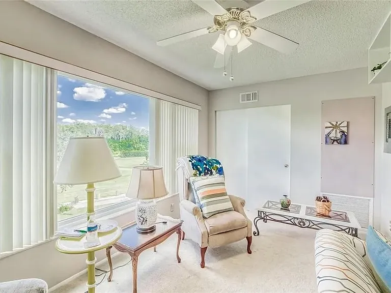 Florida room

 *This unit is unfurnished. All furniture has been removed.