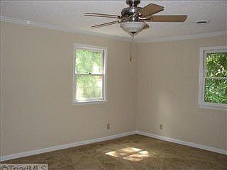 4th image of 4817 Sidney Ln