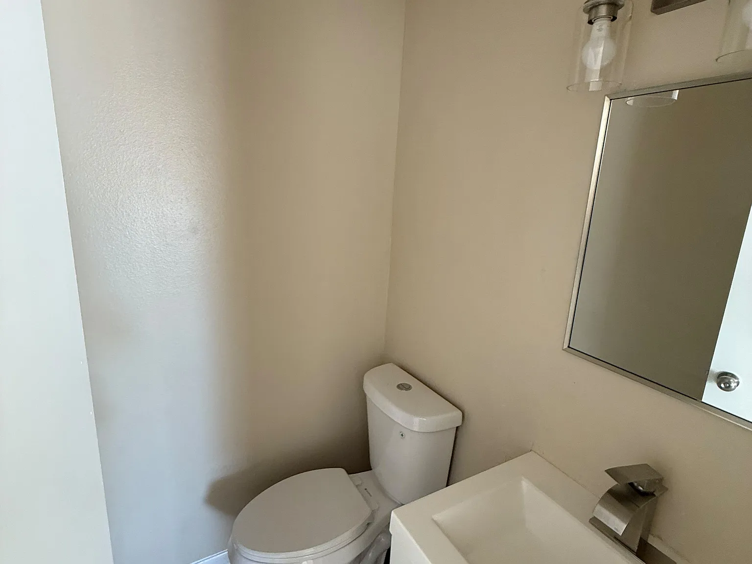 3 bed, 1050 sqft, $2,395 — Photo 2