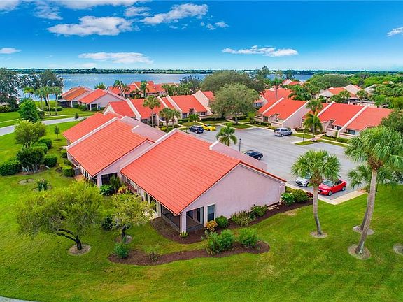 4th image of 3301 SE La Prado Ct