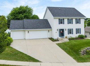 1208 Temple Dr, Mount Horeb, WI 53572
