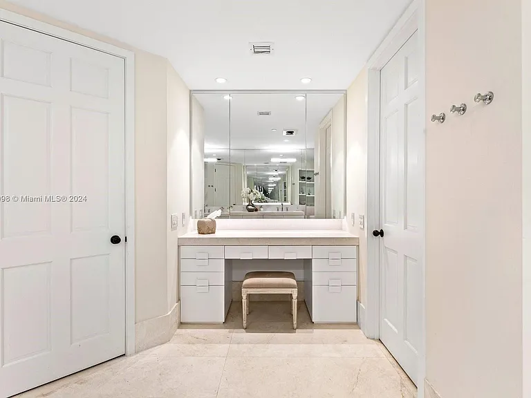 5221 Fisher Island Dr #5221 — Photo 27