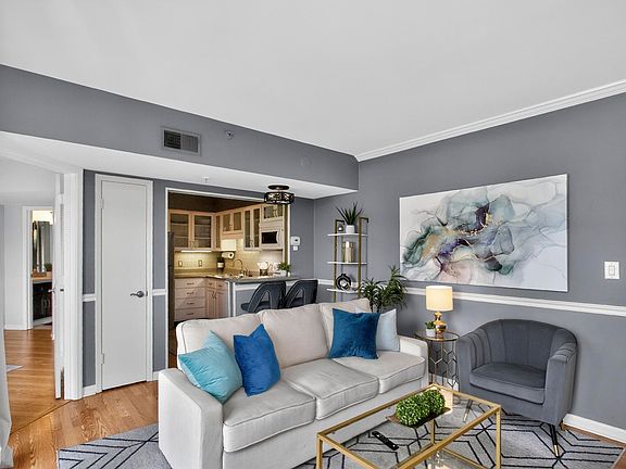 4th image of 900 19th Ave S APT 610