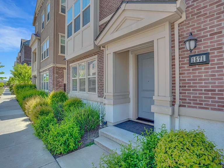 Lexington Ln — Photo 27