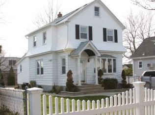 266 Cherry Ln, Floral Park, NY 11001