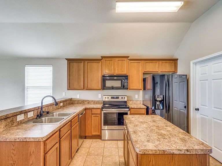 1301 Red River Dr — Photo 10
