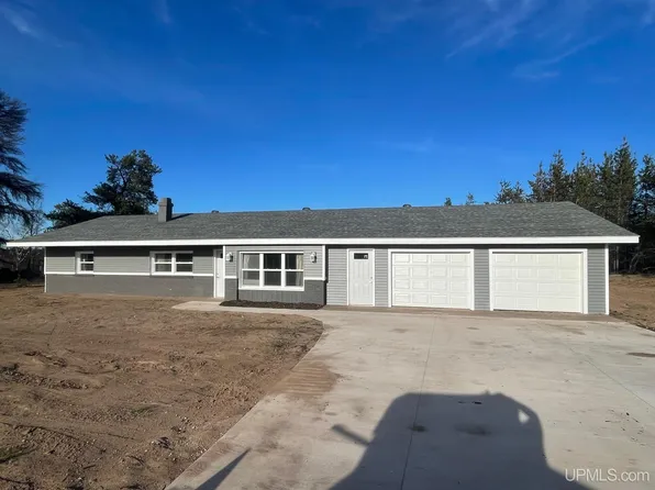 227 Kawbawgam Rd, Marquette, MI 49855