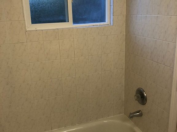 5th image of 407 W 12th St