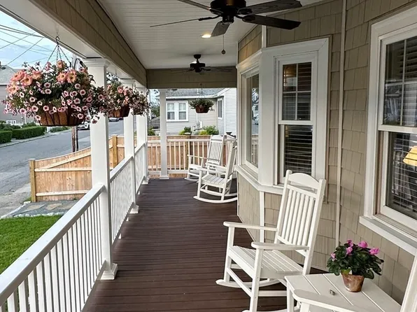 58 J St, Hull, MA 02045