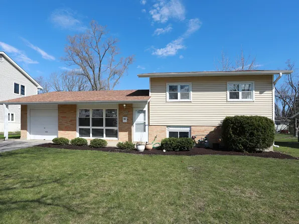 600 Flagstaff Ln, Hoffman Estates, IL 60169