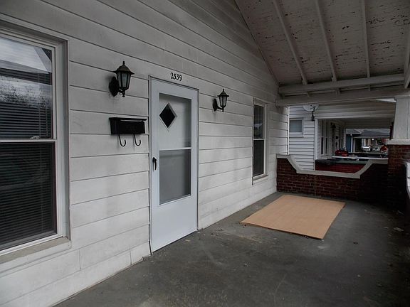 4th image of 2539 E 5th Ave