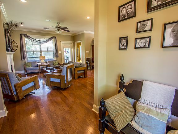 2nd image of 207 Portsmouth Dr
