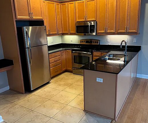 3rd image of 409 S Westland Ave APT 2