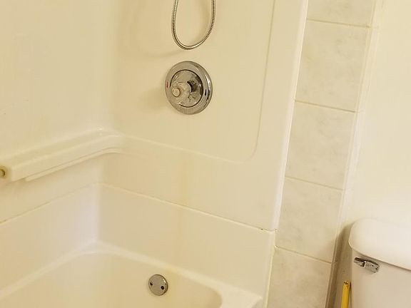 5th image of 1200 Woodcrest Dr #1