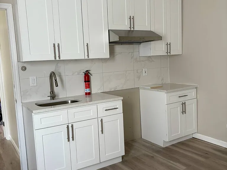 1765 W 9th St #2 — Photo 2
