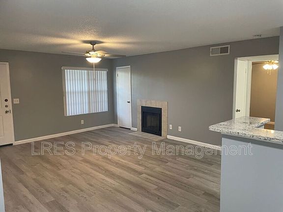 5th image of 390 Woodside Dr Unit 206