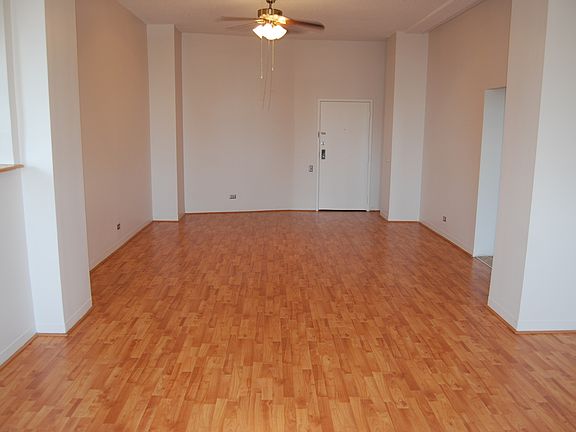 3rd image of 600 S Dearborn St APT 1512