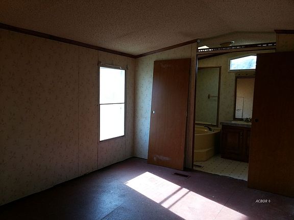 4th image of 4072 Center St