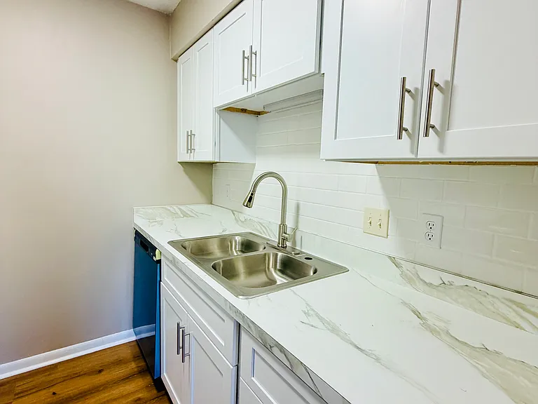 6 Almond Ct #5 — Photo 8