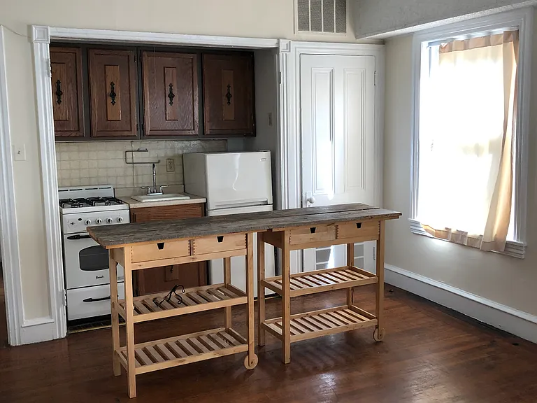 2124 Walnut St #3R — Photo 5