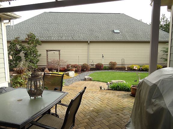 3rd image of 251 Somerset Cir