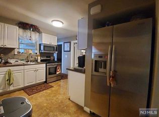 132 Diamond Bridge Ave, Hawthorne, NJ 07506