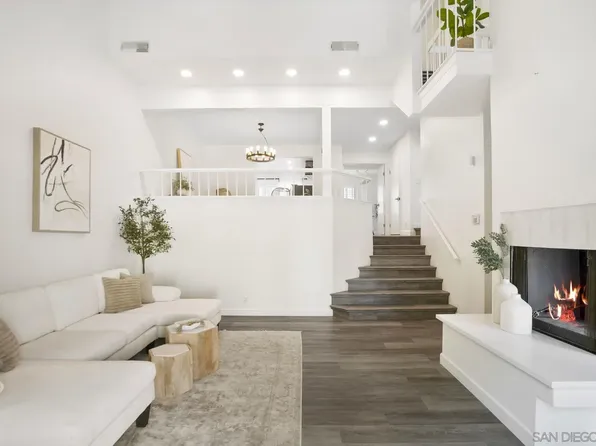 3275 Caminito Eastbluff Unit 203, La Jolla, CA 92037