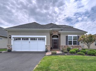 5 E Raphael Ln, Farmingdale, NJ 07727