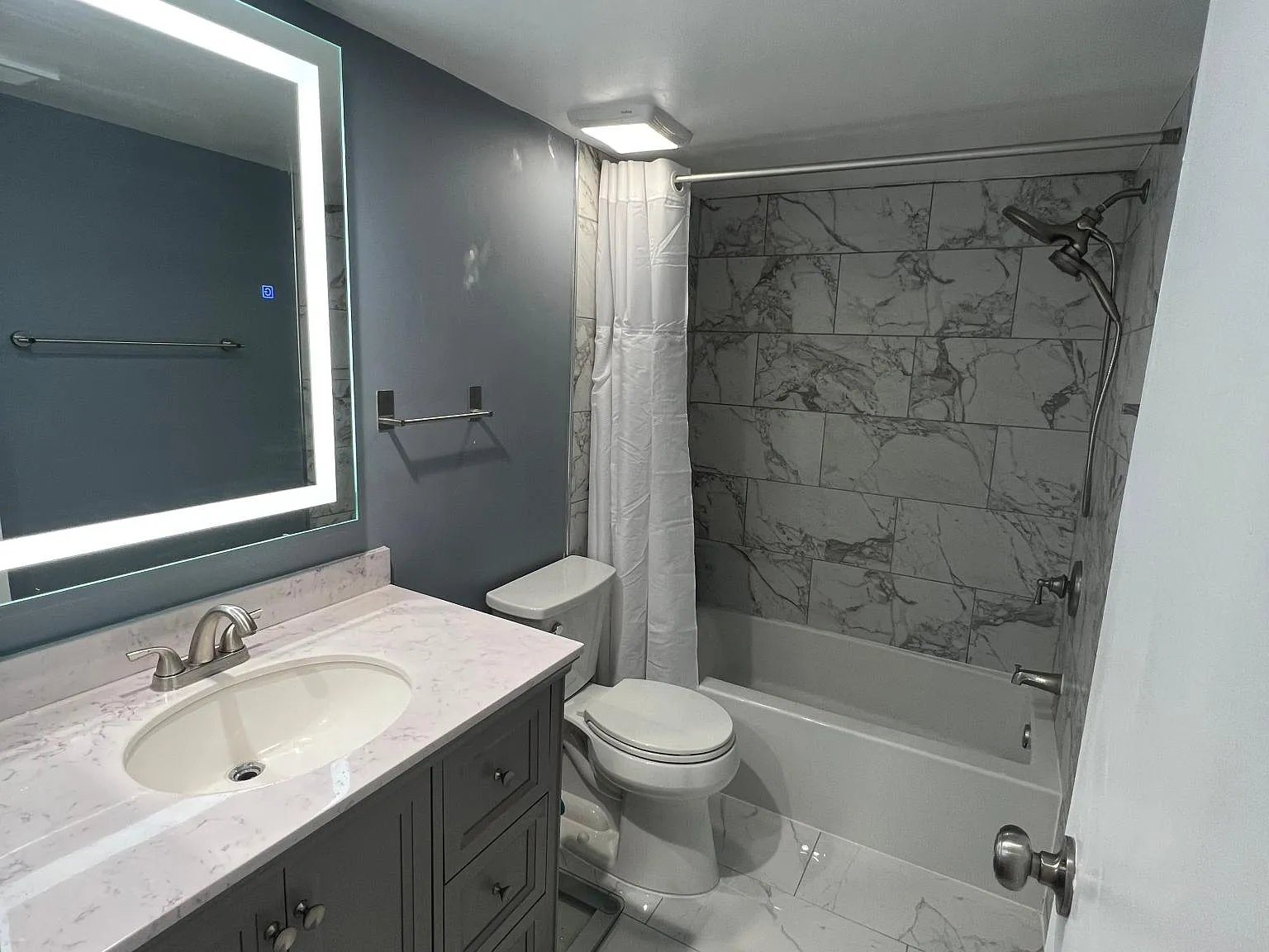 2 bed, 1073 sqft, $2,300 — Photo 3
