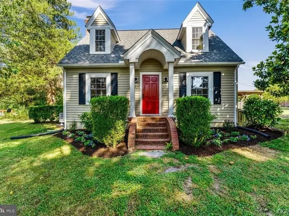 16223 Melville Ln, Bowling Green, VA 22427