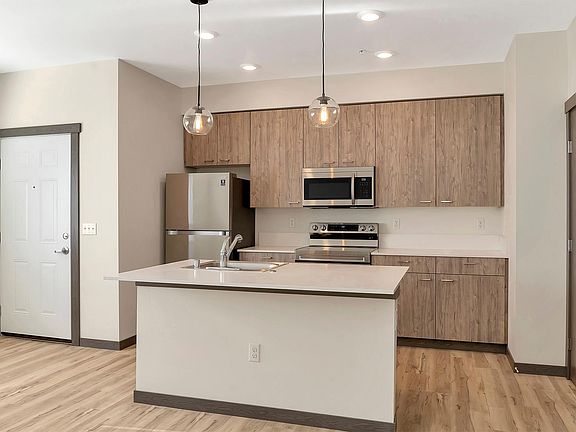 5th image of 13521 97th Ave E #101