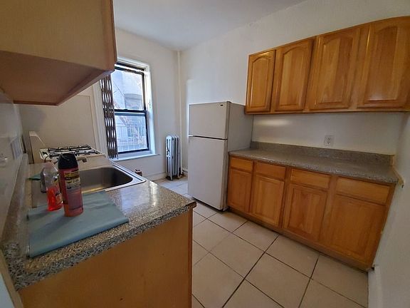 3rd image of 649 Vermont St APT 2F