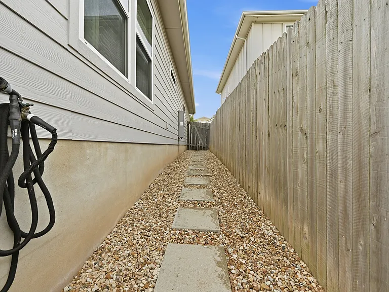 10121 Forest Grove Dr — Photo 18