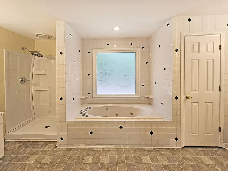 1653 Wildwood Rd NE — Photo 35