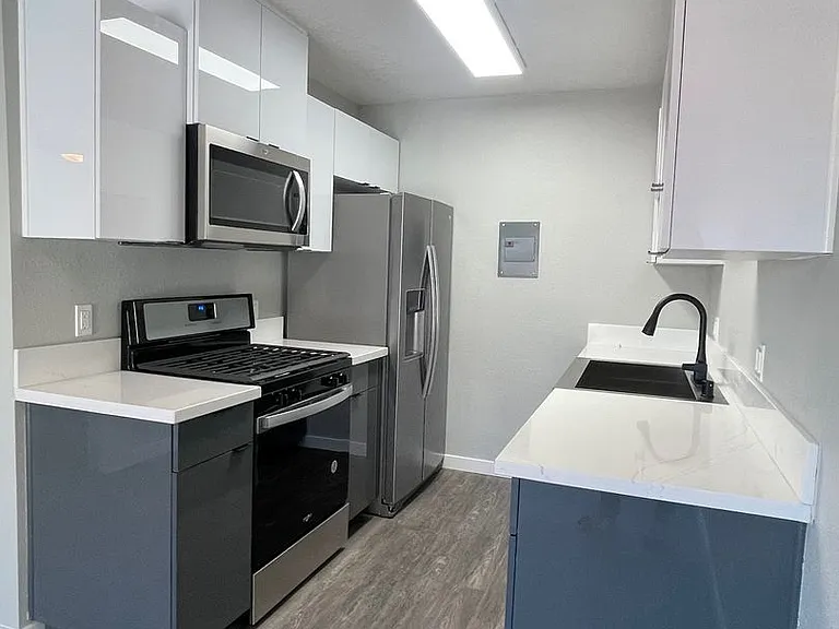 Park Apartments-Beautiful recently renovated — Photo 6