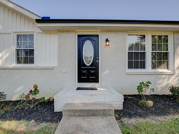 3rd image of 925 Kenwood Dr