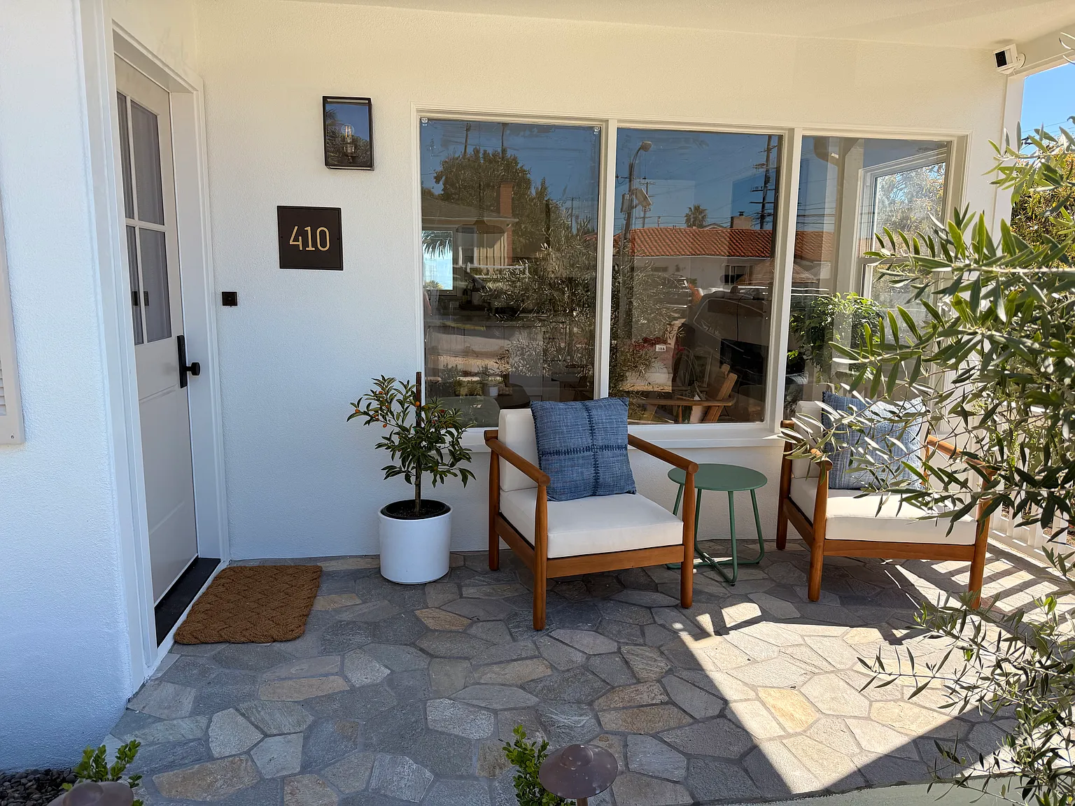 2 bed, 1132 sqft, $9,995 — Photo 2