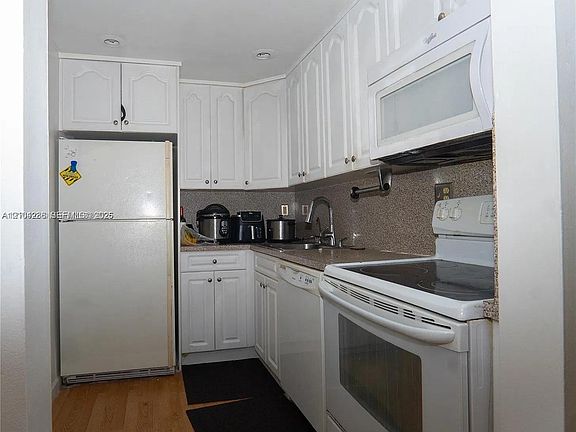 5th image of 8501 NW 8th St APT 206