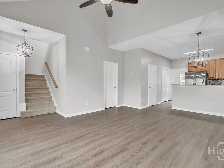122 Cromer St — Photo 3
