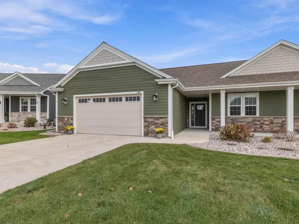 1880 Farmlane DRIVE #22, Slinger, WI 53086