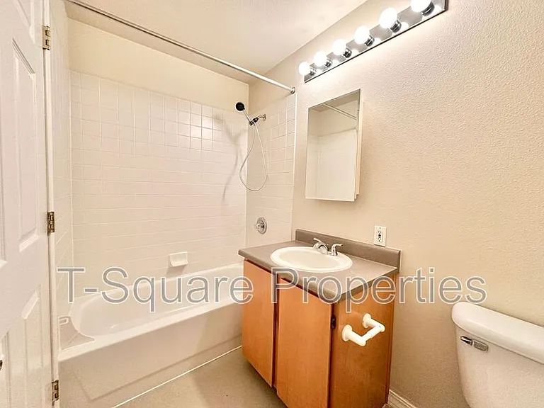 9525 NE 180th St #303 — Photo 9