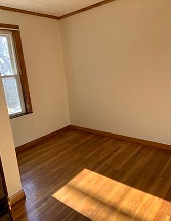 3rd image of 118-120 Milton St #3