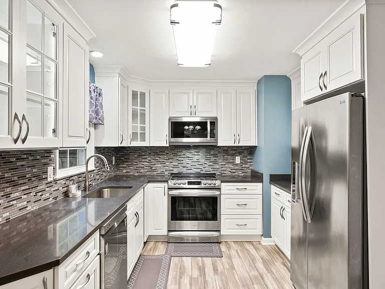 4453 Holly Ave — Photo 10