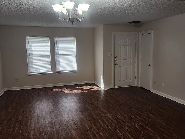 1625 Princess Ln — Photo 5
