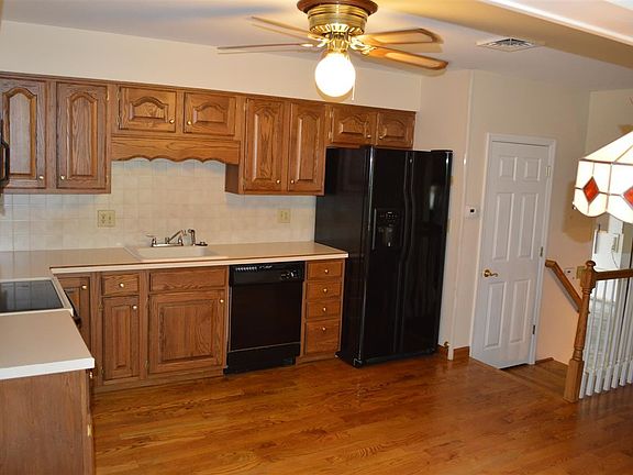 2nd image of 18 Cider Mill Dr