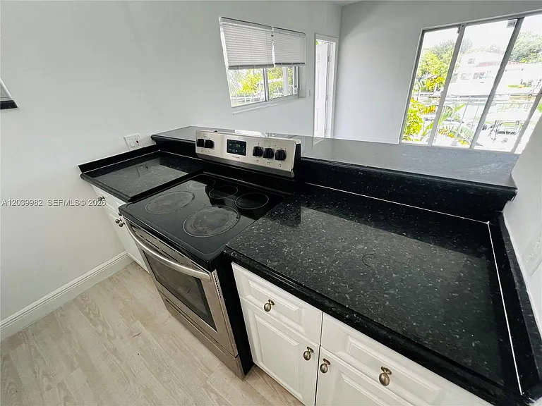2033 Calais Dr #10 — Photo 7