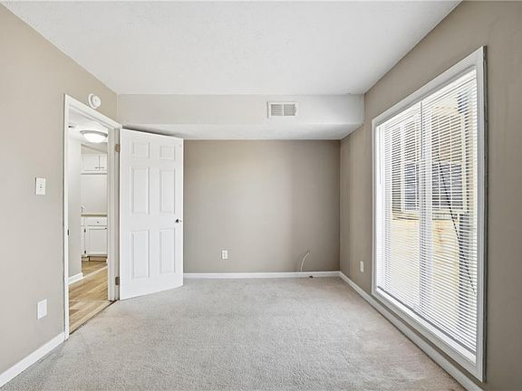 5th image of 109 Hampton Club Dr #3