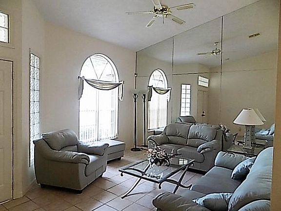 3rd image of 1571 SE Airoso Boulevard