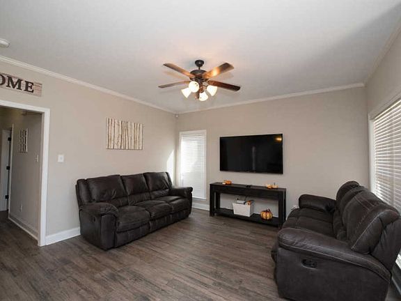5th image of 110 Cezanne Dr