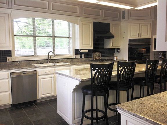 5th image of 63 Timbercreek Ct